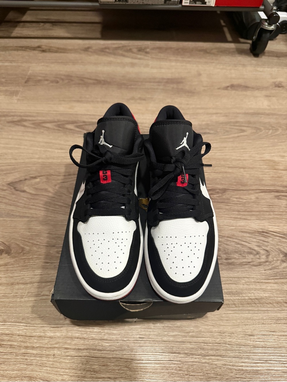 Air Jordan 1 Low “Black Toe”